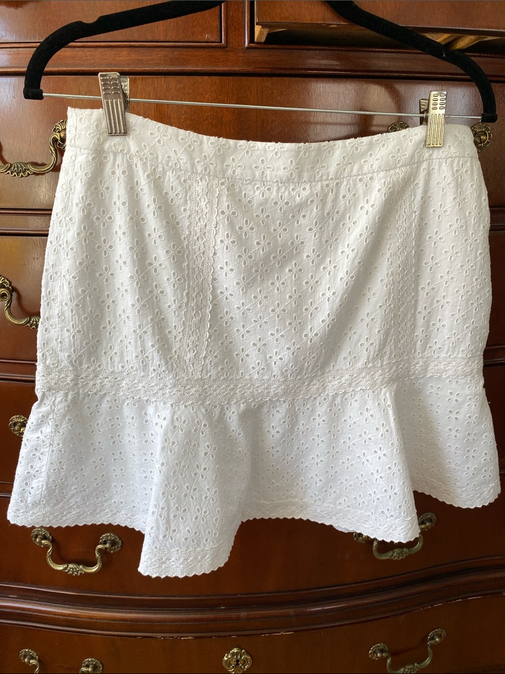 Vineyard Vines White Eyelet 100% Cotton fully lined Mini Skirt